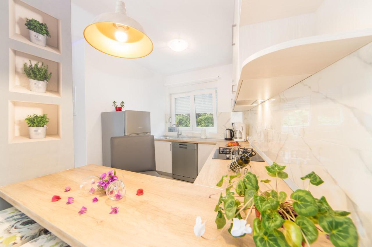 Apartments Mirna Center & Beach Gradac  Exterior foto